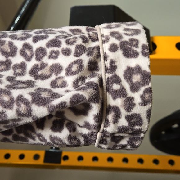 George bathrobe size S/M $15 NWOT. - Picture 3 of 14